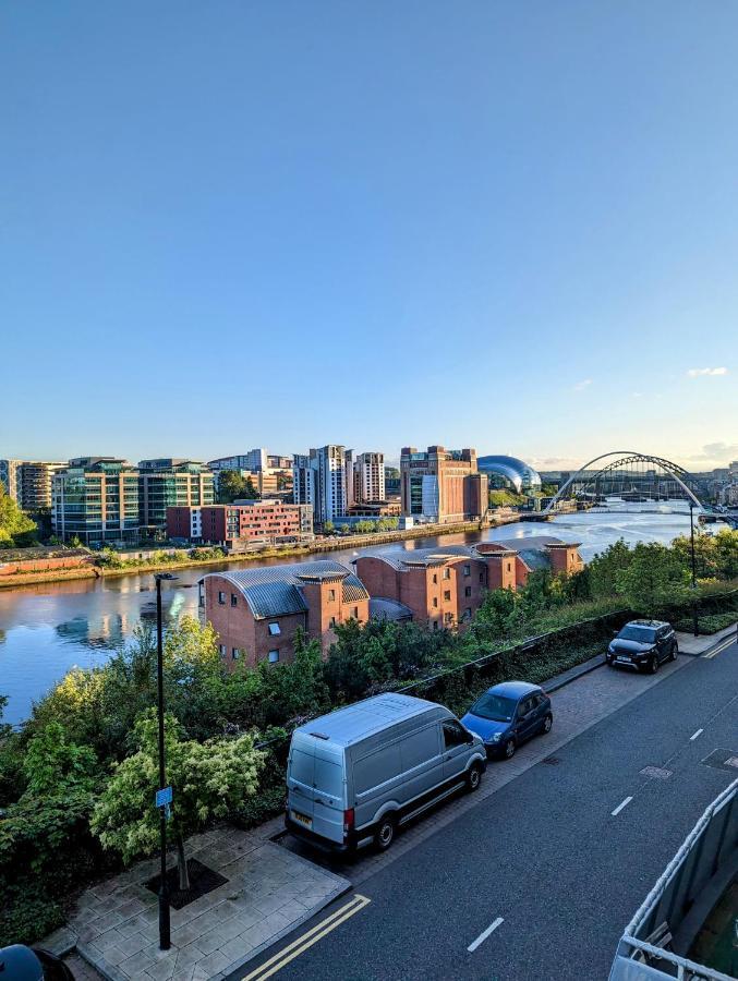 Quayside Apartment With Riverside Views & Parking 뉴캐슬어폰타인 외부 사진